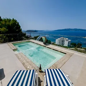 Sunset Shoreline - Sea View - Free Private Parking - Pool Sarandë